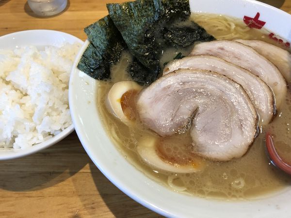 「ちゃったま中盛り固め濃いめ ライス」@ラーメン大桜 川崎平店の写真