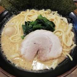 醤油豚骨ラーメン