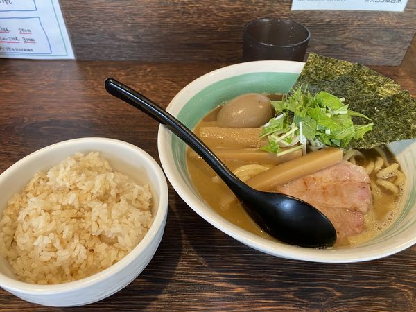 「味玉らぁめん 950円」@自家製麺 麺屋 利八の写真