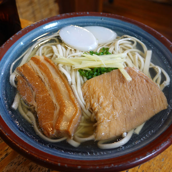 「首里そば 中 500円」@首里そばの写真