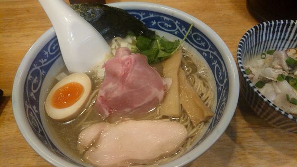 「一番搾りの煮干しそば ＋ 炙り真鯛ご飯」@寿製麺よしかわ 坂戸店の写真