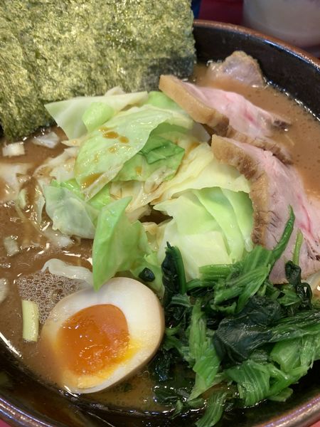 「特製ラーメン中盛キャベツトッピング」@らーめん 谷瀬家 新橋店の写真