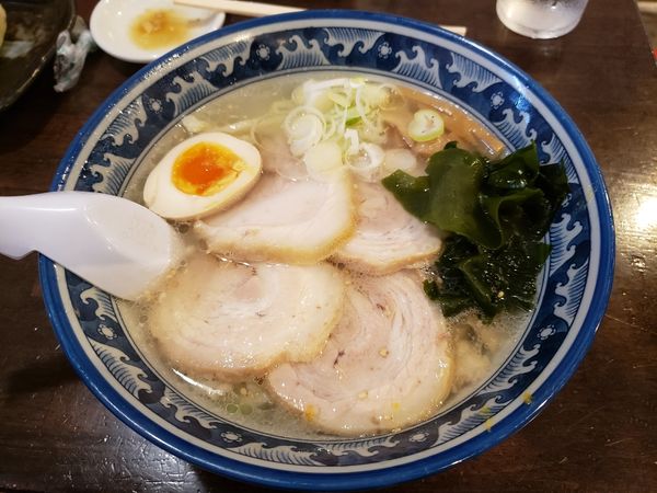 「しおチャーシュー」@手打ちらーめん 麺之介の写真