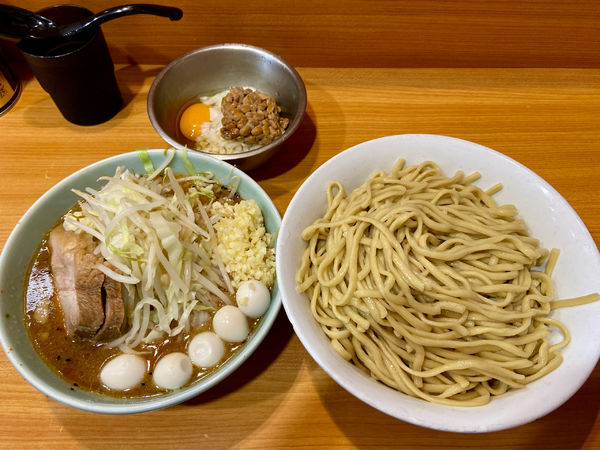 「大つけ麺＋うずら＋NTT(納豆たまねぎ卵)」@ラーメン二郎 八王子野猿街道店2の写真