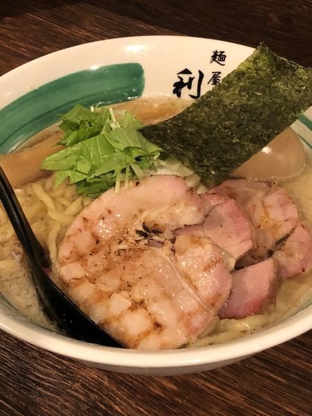 「セアブラ煮干しらぁめん　特トッピング」@自家製麺 麺屋 利八の写真