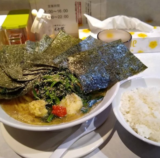 「豚骨醤油ラーメン」@横浜家系ラーメン つばさ家 立川店の写真
