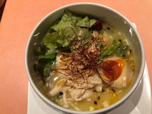 「鶏白湯塩そば」@蔭山樓の写真