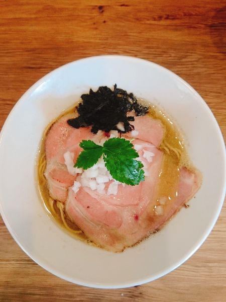 「極上塩の煮干そば＋銀鱗伊吹の和え玉」@煮干拉麺 小烏丸 問屋町店の写真