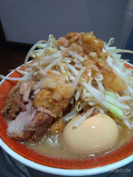 「小ラーメン　味玉　　玉ねぎ　アブラ　魚粉」@麺でる 相模原店の写真