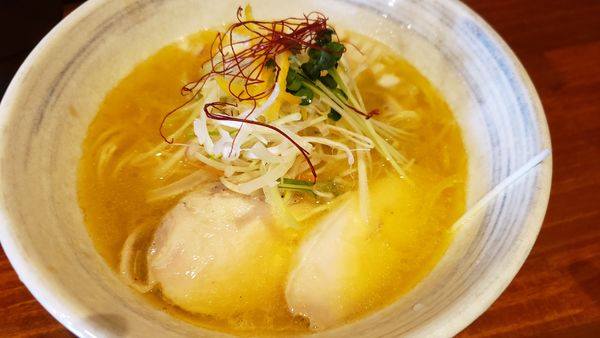 「濃厚鶏塩らーめん」@鶏SOBA 春夏冬～あきない～の写真