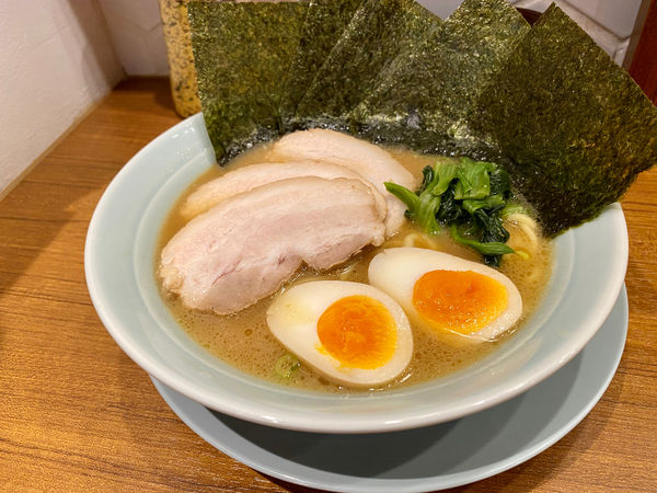 「特製銀家ラーメン」@横浜家系ラーメン 銀家 横浜西口店の写真