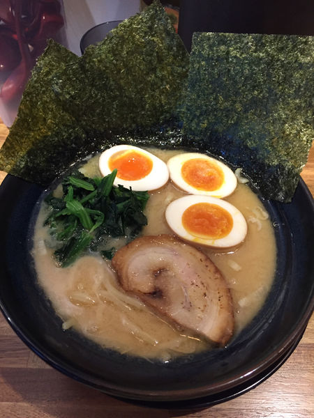 「醤油豚骨+味玉 ¥730+100」@ラーメン イーナの写真