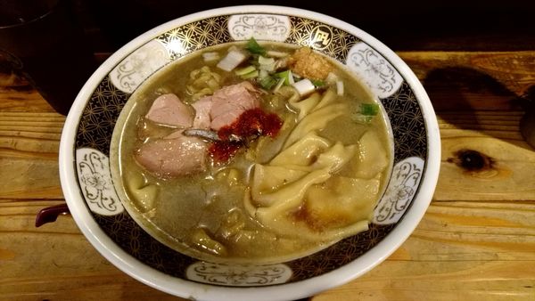 「すごい煮干しラーメン」@すごい煮干ラーメン凪 新宿ゴールデン街店 本館の写真