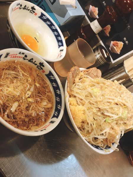 「つけ麺(生卵)野菜マシ脂マシにんにく少なめ」@らーめん大 池袋店の写真