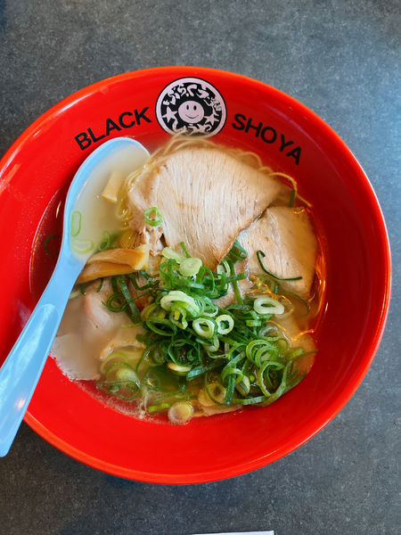 「透明醤油ラーメン」@ぶらっくラー麺 しょうや 神辺店の写真