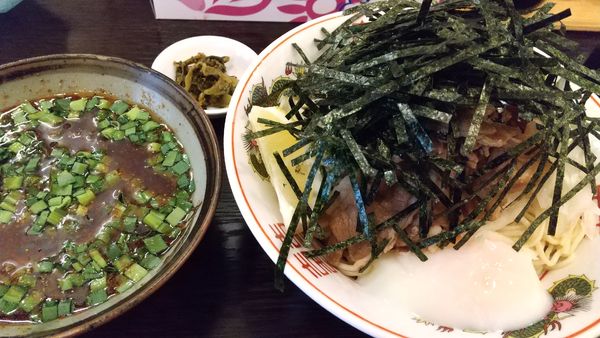 「ピリカラ冷やし肉つけ麺（限定900円、大盛無料）」@浅草  参食堂の写真