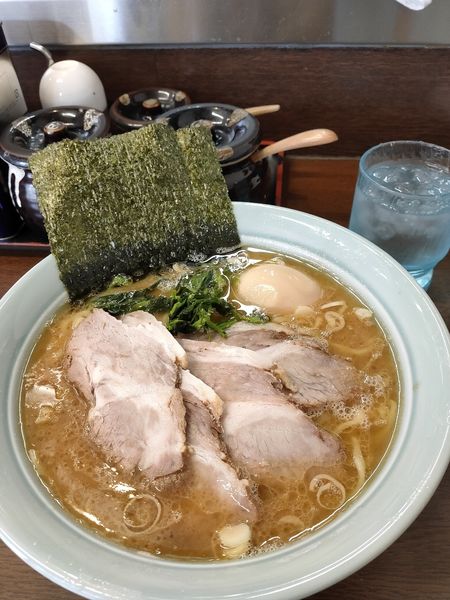「ラーメン中盛チャーシュー味玉固め濃いめ多め」@寿々㐂家の写真