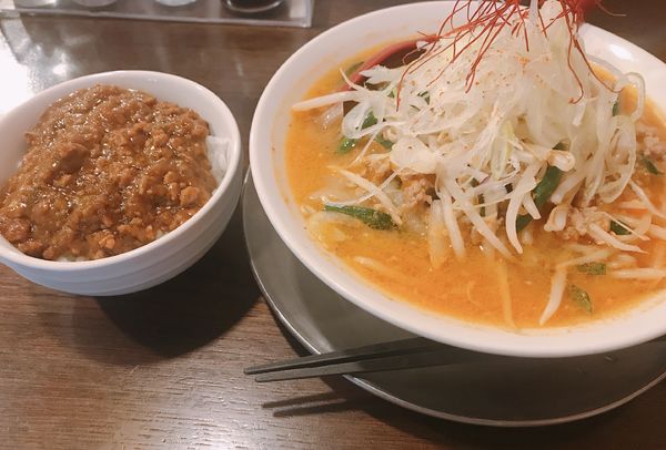 「スタミナ味噌ラーメン900円＋キーマカレー200円」@立ち呑み居酒屋 金町製麺の写真