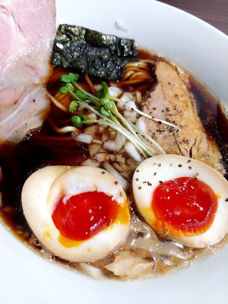 「極み濃厚醤油(ブラック)」@中華そば 鍾馗 東三国店の写真