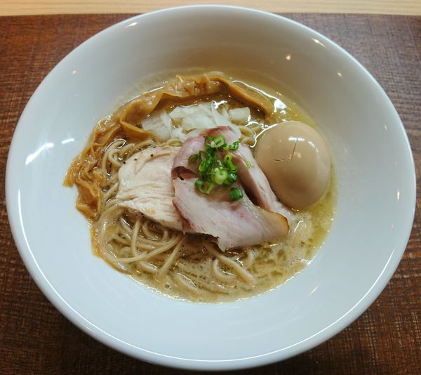 「深み鶏(濃厚)＋味玉」@芛堂寺の写真