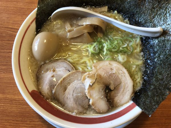 「あじとら塩らーめん（大盛）」@らーめん屋 あじとら 行田店の写真
