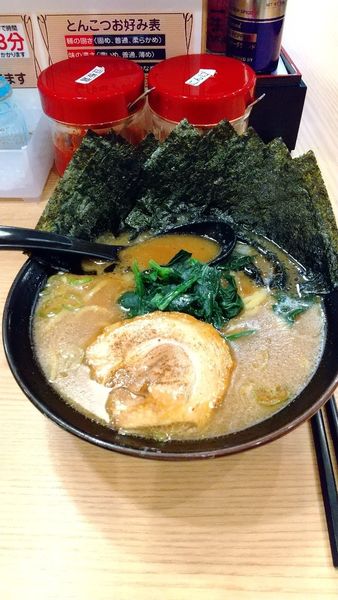 「豚骨醤油ラーメン」@横浜家系ラーメン 春樹 曳舟店の写真