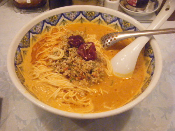 「激辛タンタン麺（柳麺）」@中国ラーメン 揚州商人 新橋店の写真