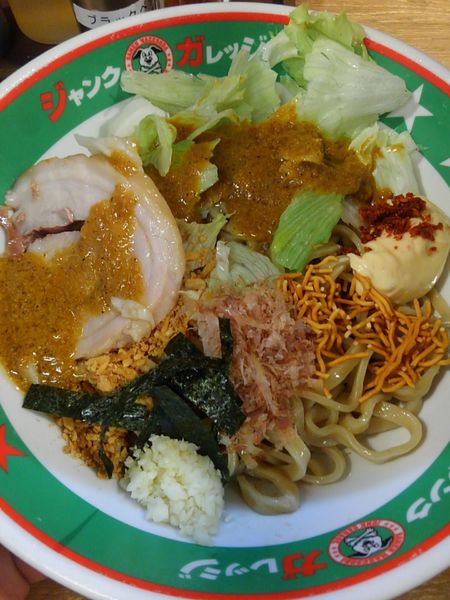 「冷しまぜそば」@ジャンクガレッジ しらこばと公園前店の写真