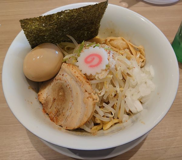 「煮干油そば+味玉(950円)」@中華そば ムタヒロ 拝島駅店の写真