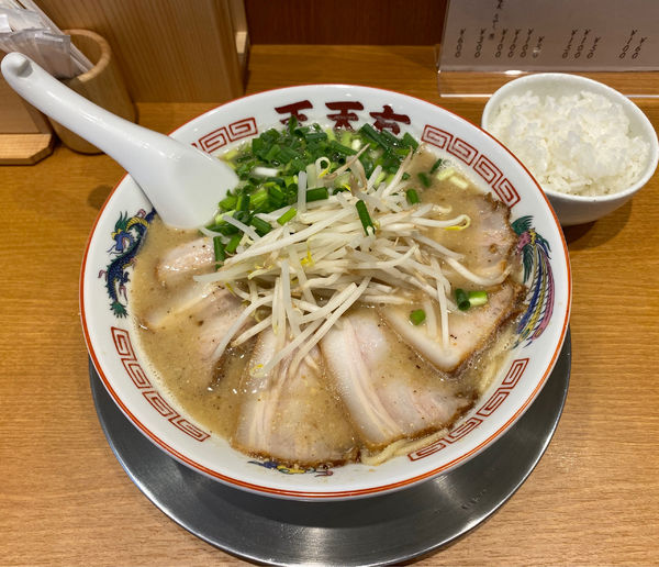 「チャーシュー¥750(麺カタ)＆めし小¥50」@らーめん天天有 神田の写真