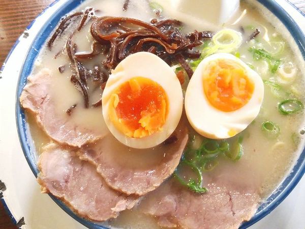 「ラーメン＋玉子」@博多ラーメン しばらく 日本橋店の写真
