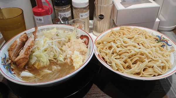 「大つけ麺  野菜  ニンニク  油」@豚山 鶴見店の写真