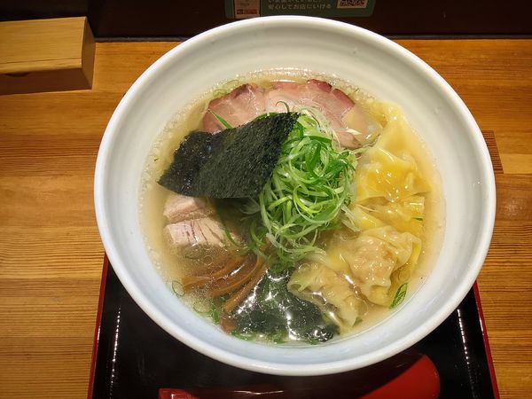 「鮪塩+ワンタン」@ラーメン 巌哲の写真
