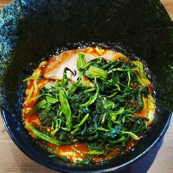 「美辛ラーメン2辛、ほうれん草、のり」@ラーメン 萩原家 藤沢店の写真