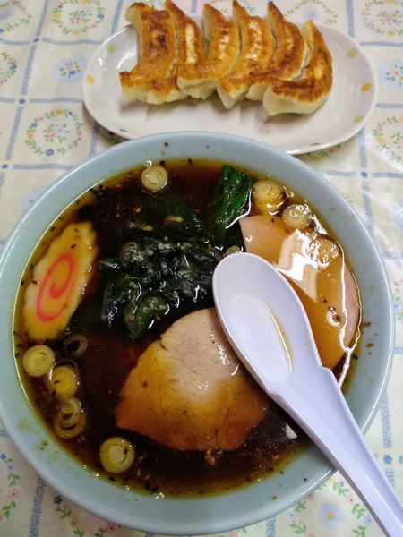 「ラーメン 430円 餃子 300円」@むさし屋食堂の写真