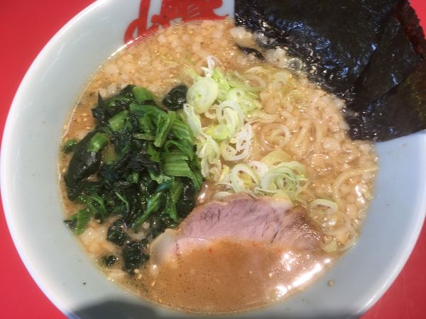 「味噌ラーメン 650円（ほうれん草+120円）」@ラーメン山岡家 日立東金沢店の写真