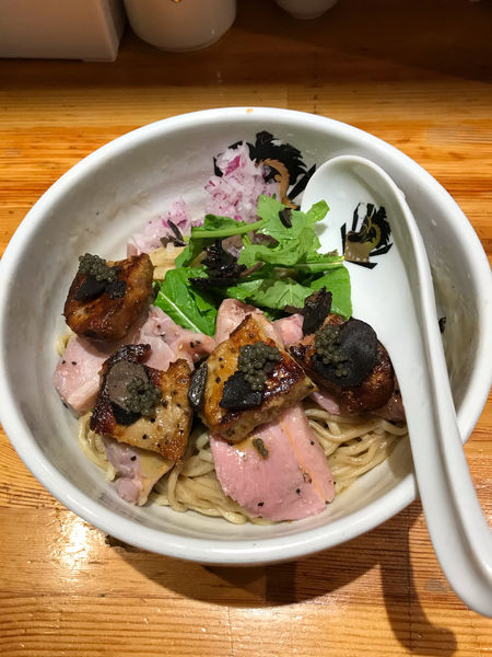 「【限定】フォアグラ、トリュフ、キャビアの3重奏油そば・大盛」@満鶏軒の写真