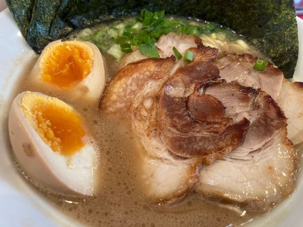 「ＭＡＸらーめん＋替え玉」@がっとん 日吉店の写真