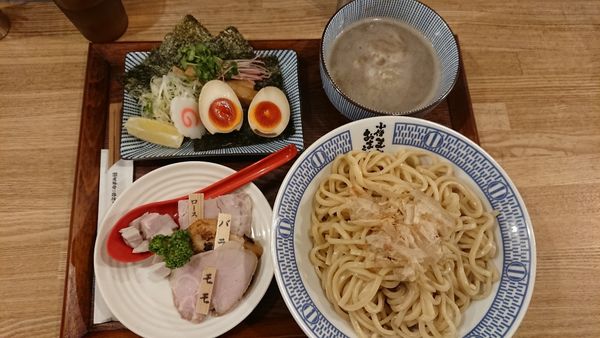 「1周年限定濃厚豚骨つけ麺 1500円」@小僧またおまえか。 南森町店の写真