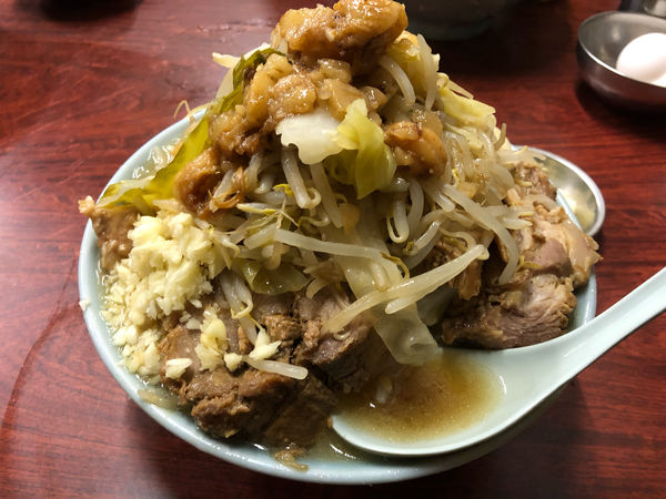 「国産ブタメン ヤサイマシブタカスアブラ」@ラーメン富士丸 神谷本店の写真