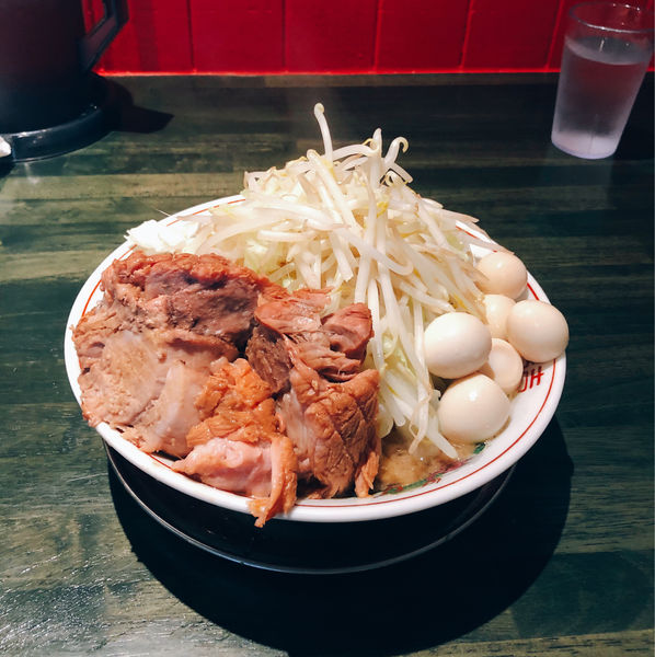 「ラーメン(全部『普通』)＋うずら」@らーめん 豚島の写真