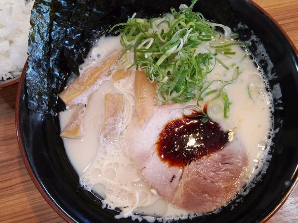 「博多とんこつらぁ麺＋のり」@横浜家系ラーメン 壱角家 スカイツリー店の写真