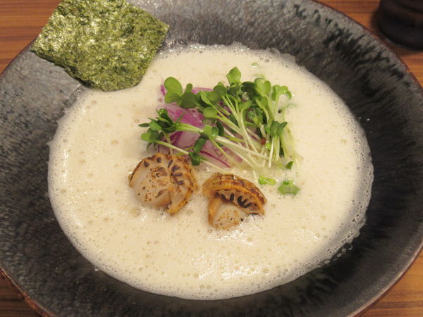 「【限定】帆立泡白湯（960円）」@麺匠 麦之助の写真