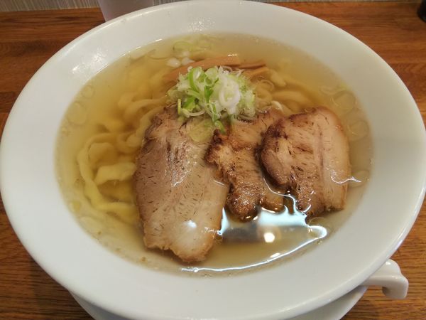 「会津山塩ラーメン　（並）　※手打麺（極太ちぢれ麺）」@うえんで食堂の写真