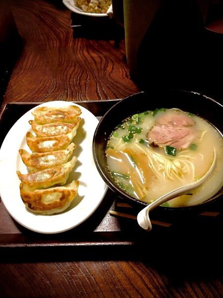 「博多めん　ギョーザ」@らーめんショップ 夢やの写真