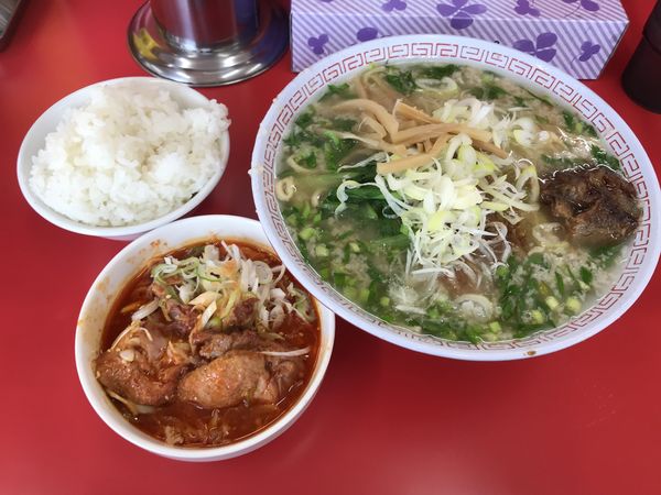 「パイカラーメン+辛ホルモン」@ラーメンスタンド とん平食堂の写真