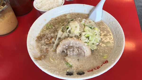 「らーめん中盛・脂ギタ、サービスライス」@らーめん弁慶 浅草本店の写真