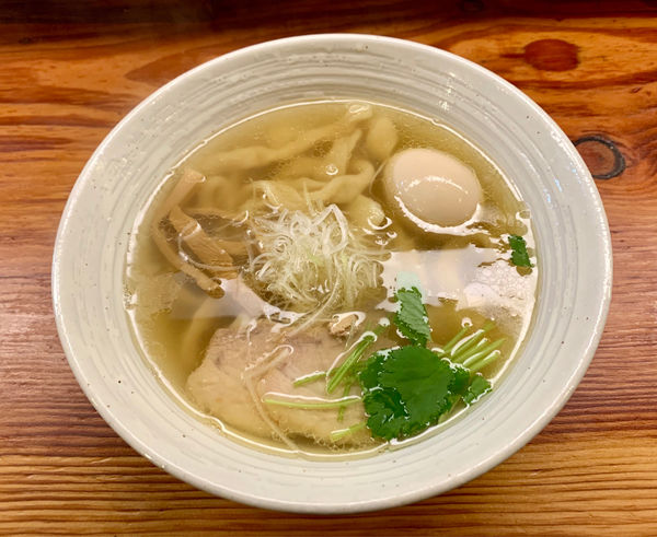 「味玉入り塩ラーメン」@純手打ち 麺と未来の写真
