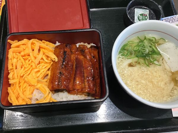 「うな重850円(クーポンで小うどん200円が無料)」@なか卯 三郷駅前店の写真