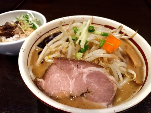 「野菜もやし胡麻らーめん（大盛）＋炙りチャーシューごはん」@拉麺 阿修羅 船橋本店の写真